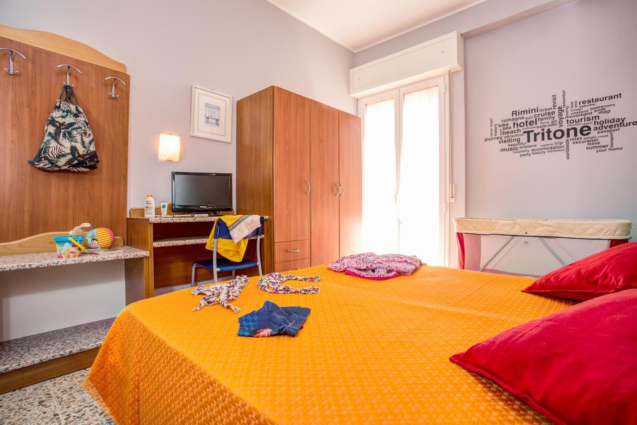 Hotel Tritone Римини Экстерьер фото