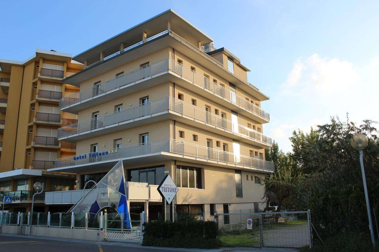 Hotel Tritone Римини Экстерьер фото
